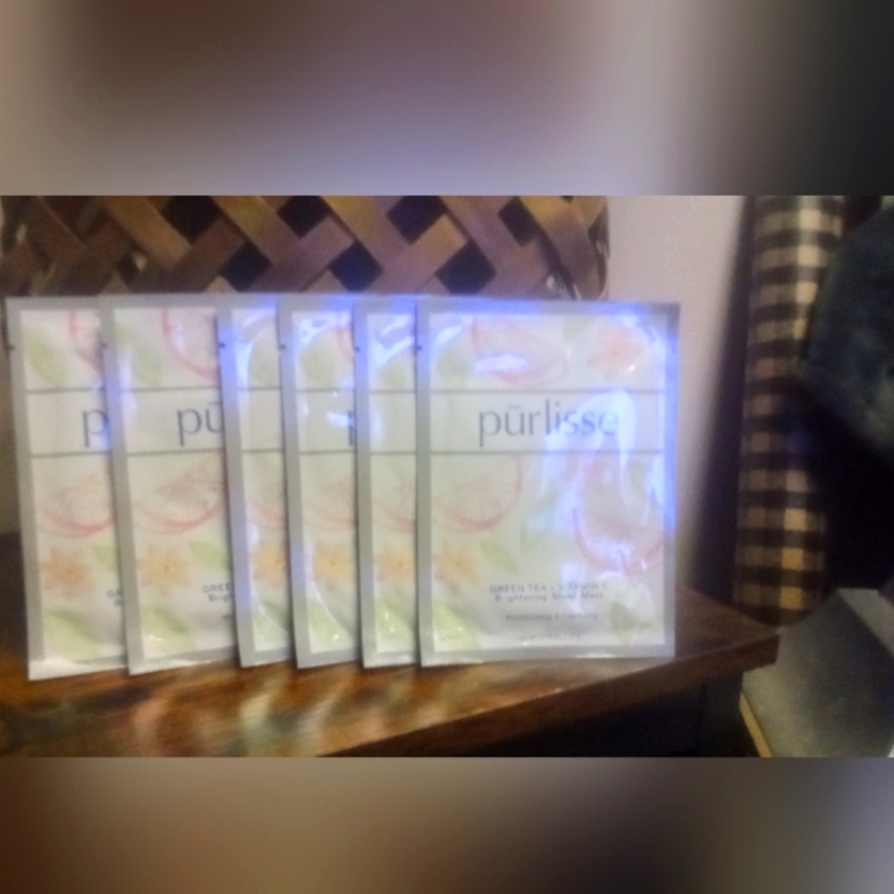 Spa Day High quality facial masques ,green tea or charcoal .Bundle of 10!